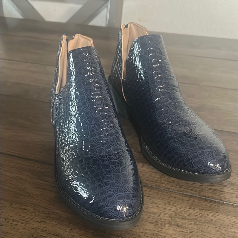 Women's Blue Chelsea  casual ankle Boots with Croc Pattern‎  size 41 US 9